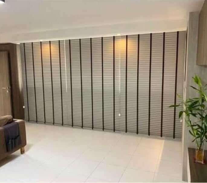 Venetian blinds with precise light control in a Singapore kitchen