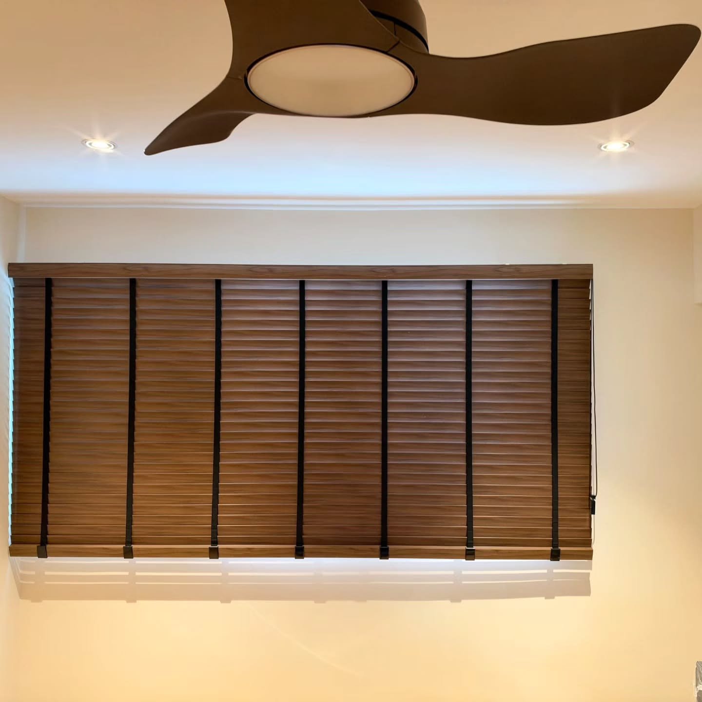 Venetian blind installed at Tampines Blk 926 by Curtain Artistry Singapore